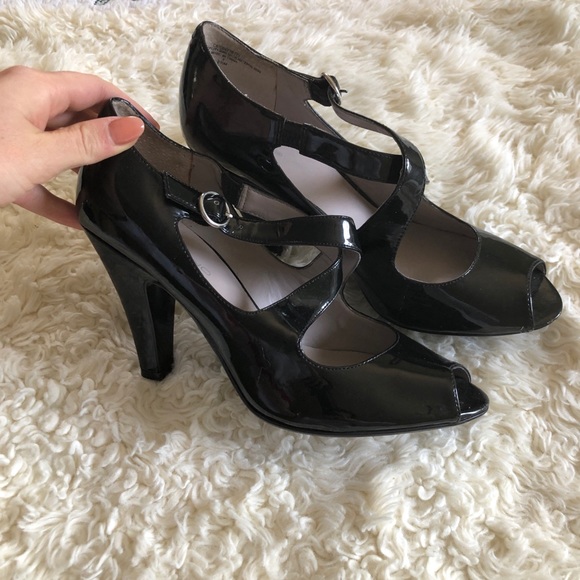 Patent peep toe heels with straps - Picture 2 of 4